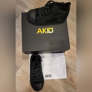 Black Minimalist Low-Top Sneakers